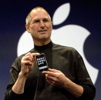 Steve Jobs at iPhone announcment event 2007