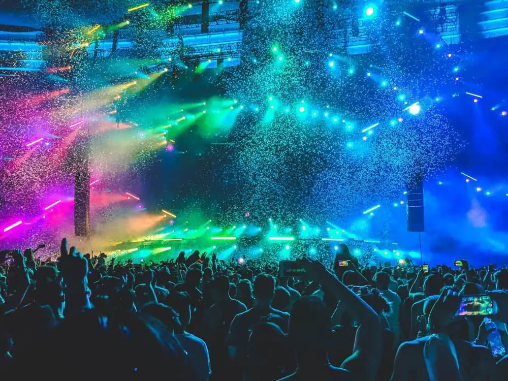 Future Concert Might Look Something Like This Through VR Glasses